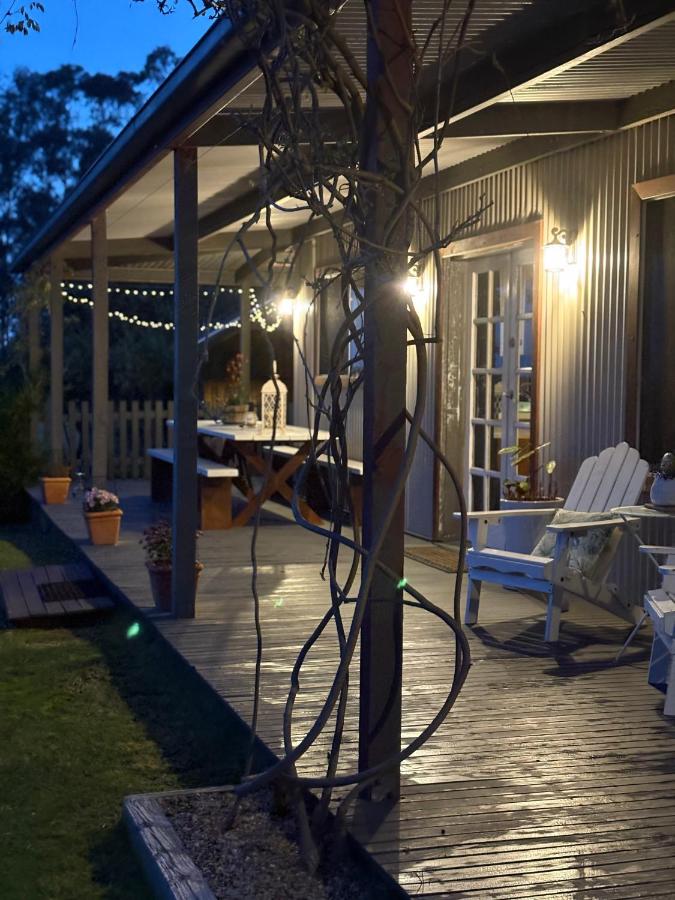 The Bloom Farm Cottage - Bed and Breakfast Carrajung South