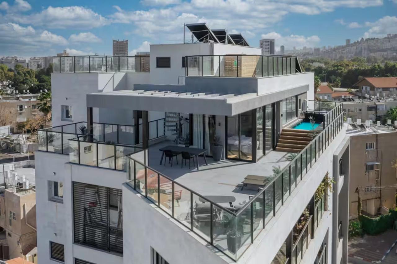 Pool & Jacuzzi Seaview Penthouse by Lime Luxe - Chambres d’hôtes Haïfa