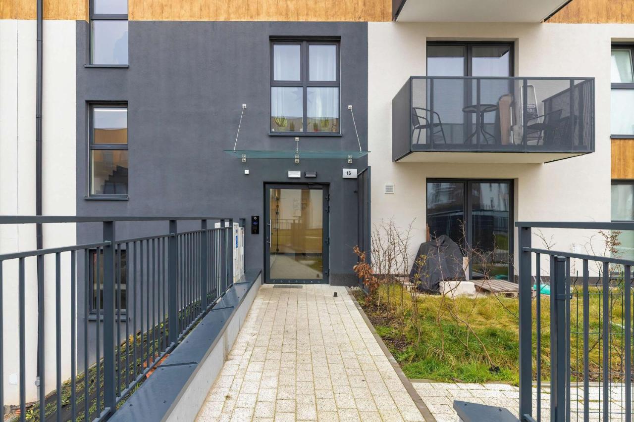Modern Apartment with Garden and Parking in Gdańsk by Noclegi Renters - B&B Gdansk