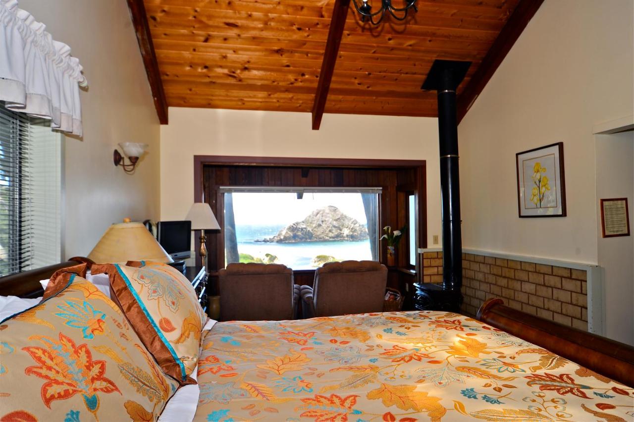 King Cottage with Ocean View - Pet Friendly