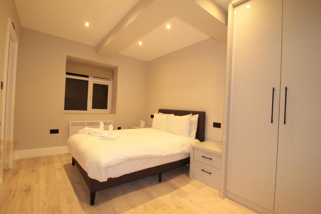 Fantastic two bed Flat With Free Private Parking in Acton - B&B London
