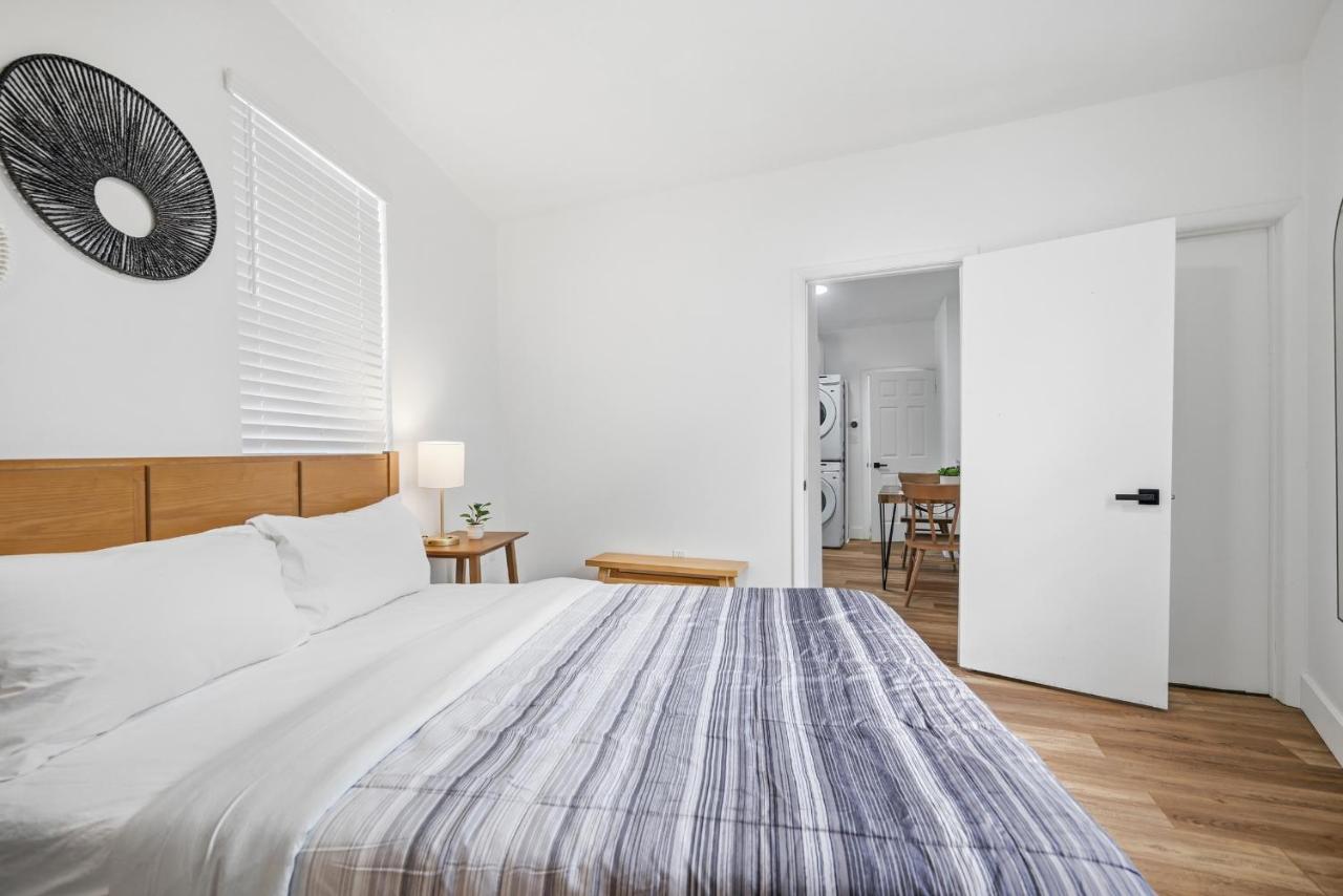 Dormont Pittsburgh 1B Stylish and Modern 1 Bedroom Apartment, Free Street Parking - Chambres d'hôtes Pittsburgh