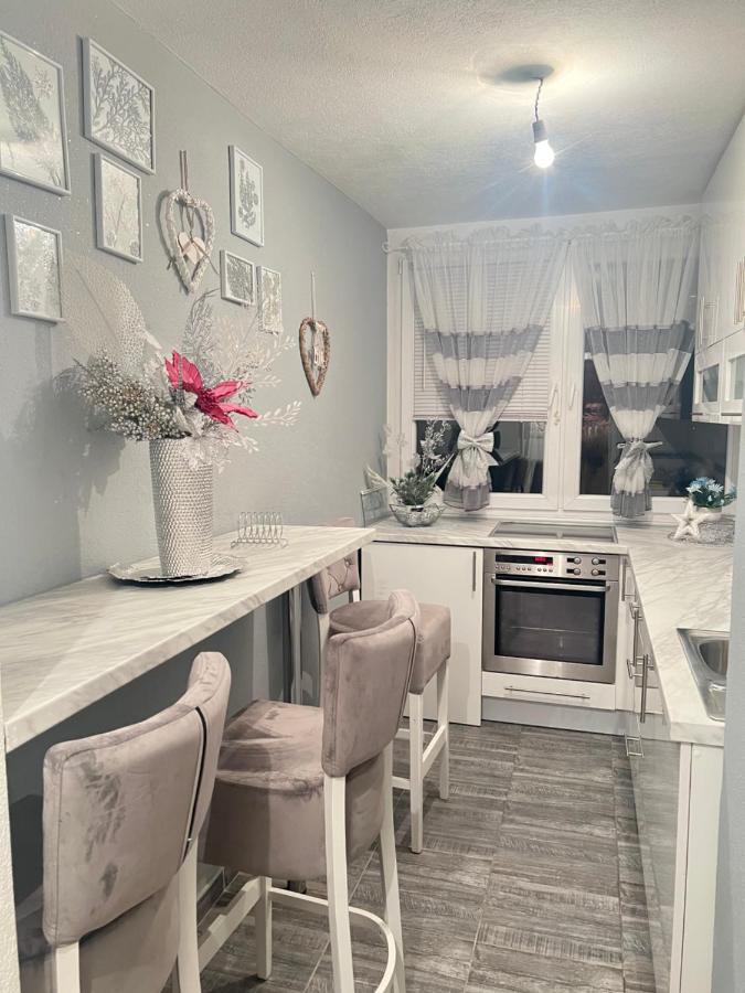 Blush & Stay - Ferienwohnung Banja Luka