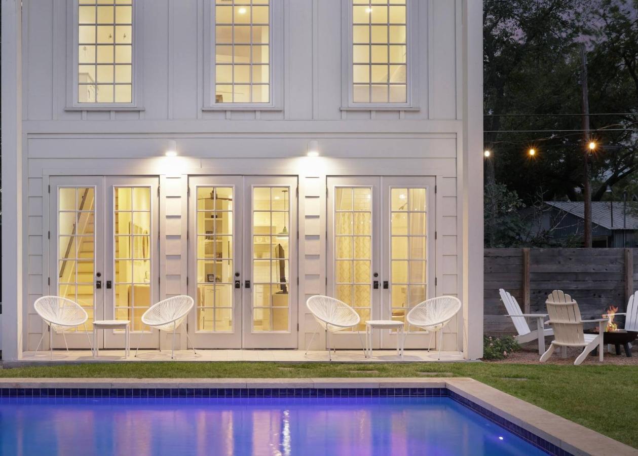 2 Home Estate | Pool + Fire Pit | Walk Downtown - B&B Austin