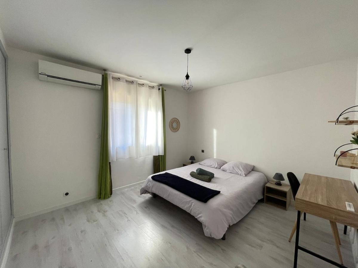 4 bedroom house and pool - B&B Saint-Hilaire-de-Brethmas