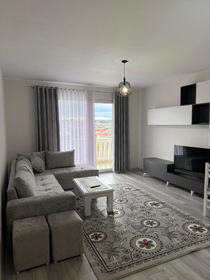 Modern 2-Bed Near Tirana and Airport with Balconies - Bed and Breakfast Kamëz