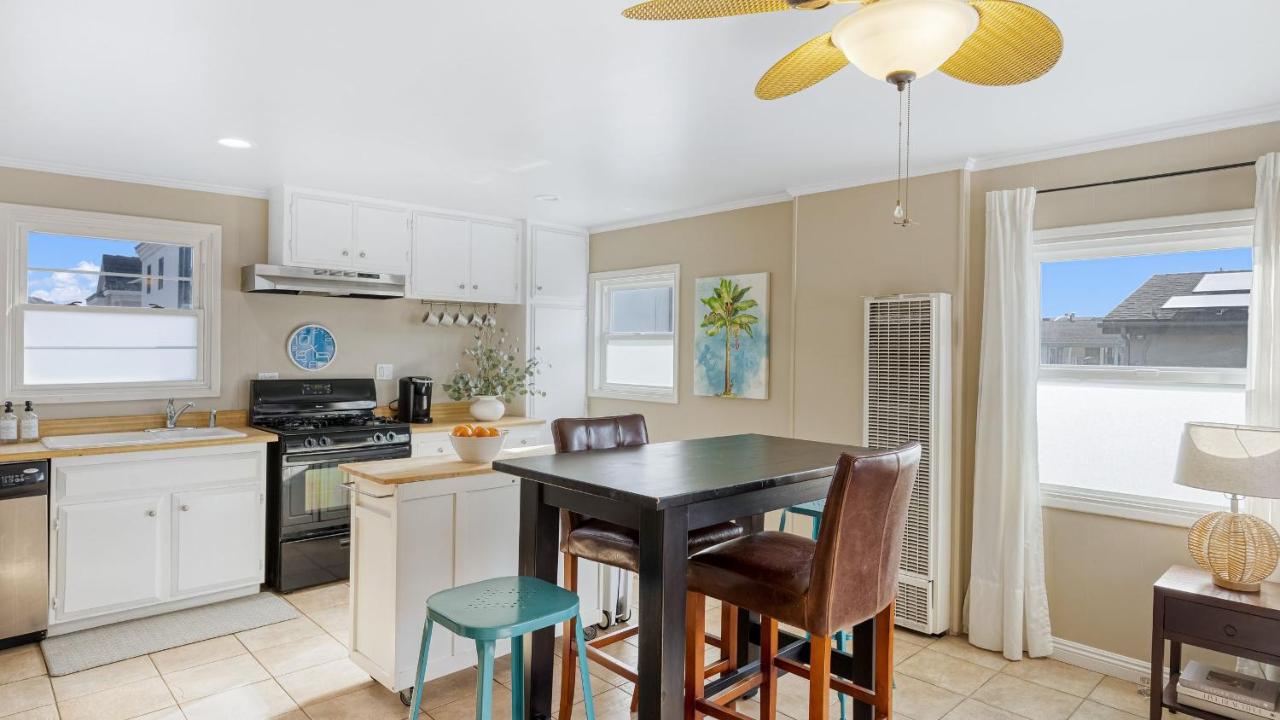 The Edgewater Condos by AvantStay Waterfront Views and Short Walk to Beach - B&B Newport Beach