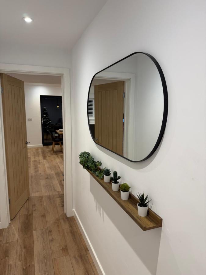 Luxury House, Great Location in Redditch - Contractors - Families - Groups - Relocators - Sleeps 9 - B&B Bentley