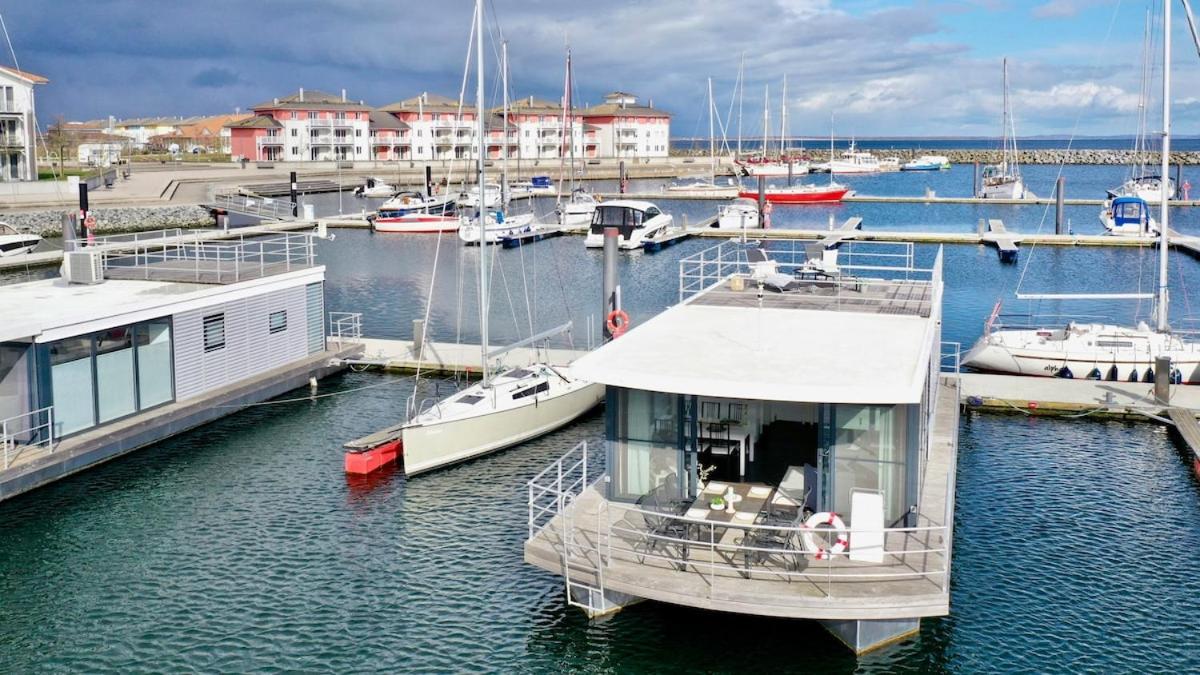 Exclusives Hausboot, 2 xSchlafzimmer, Küche, 1xBad, 1xGäste Wc, Parkplatz, Sonnenterrasse - Chambres d'hôtes Ostseebad Boltenhagen