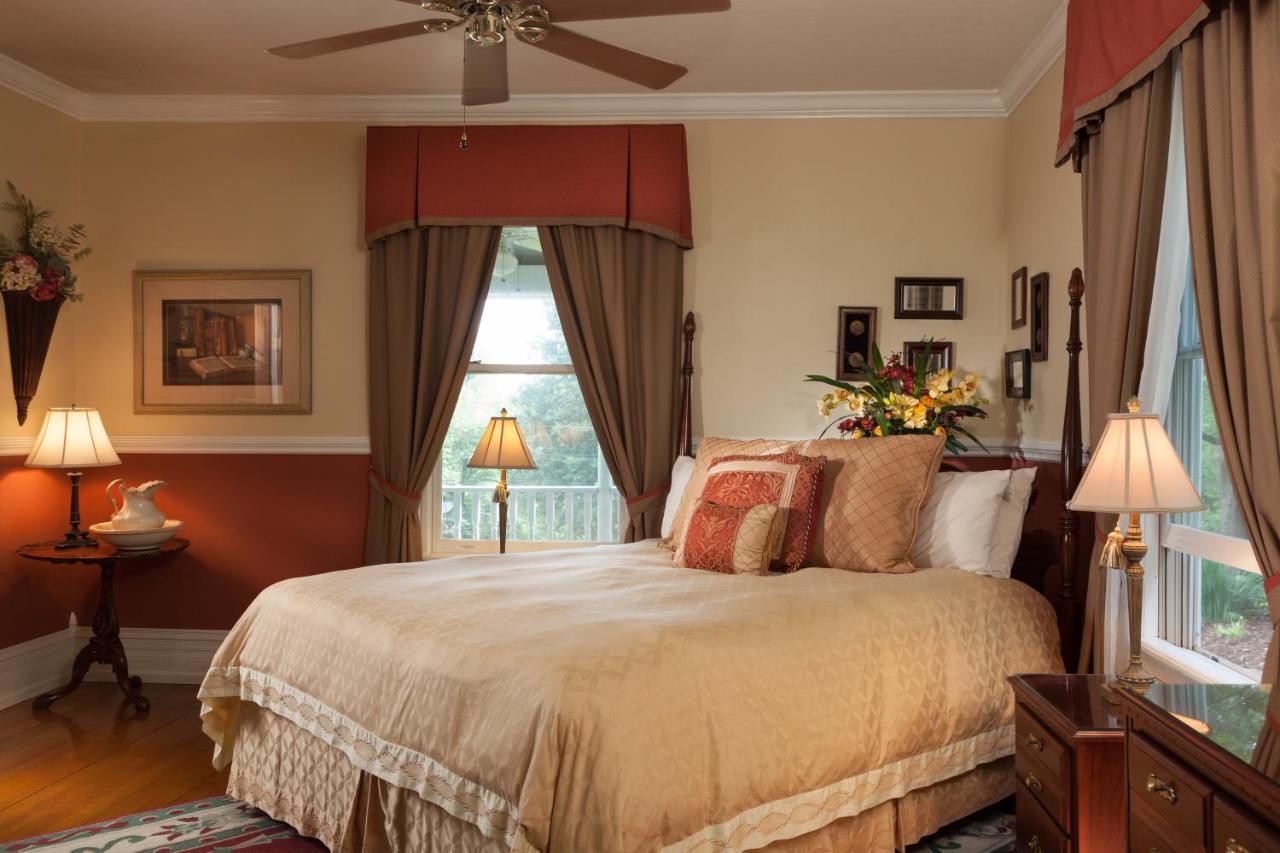 King- Grand Library Suite
