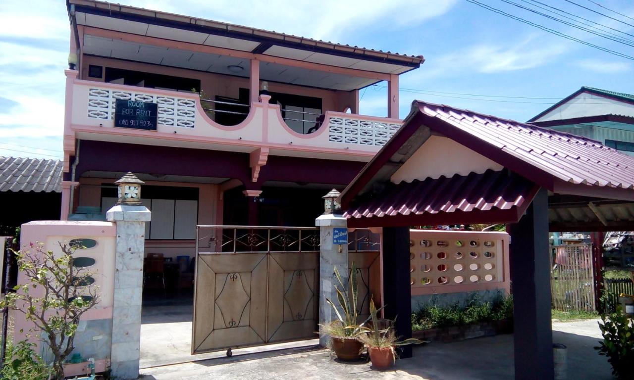 SeeSea Thai wooden house on beachfront - B&B