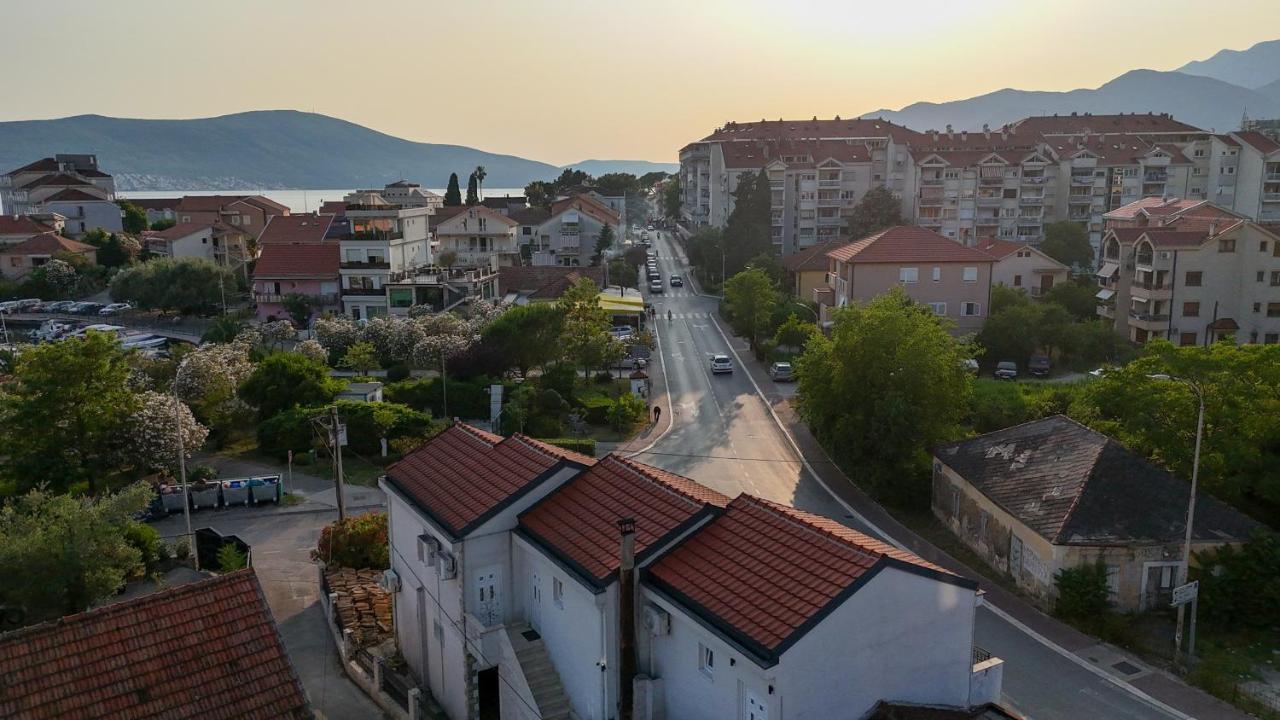 Lunin Apartments - Bed and Breakfast Tivat