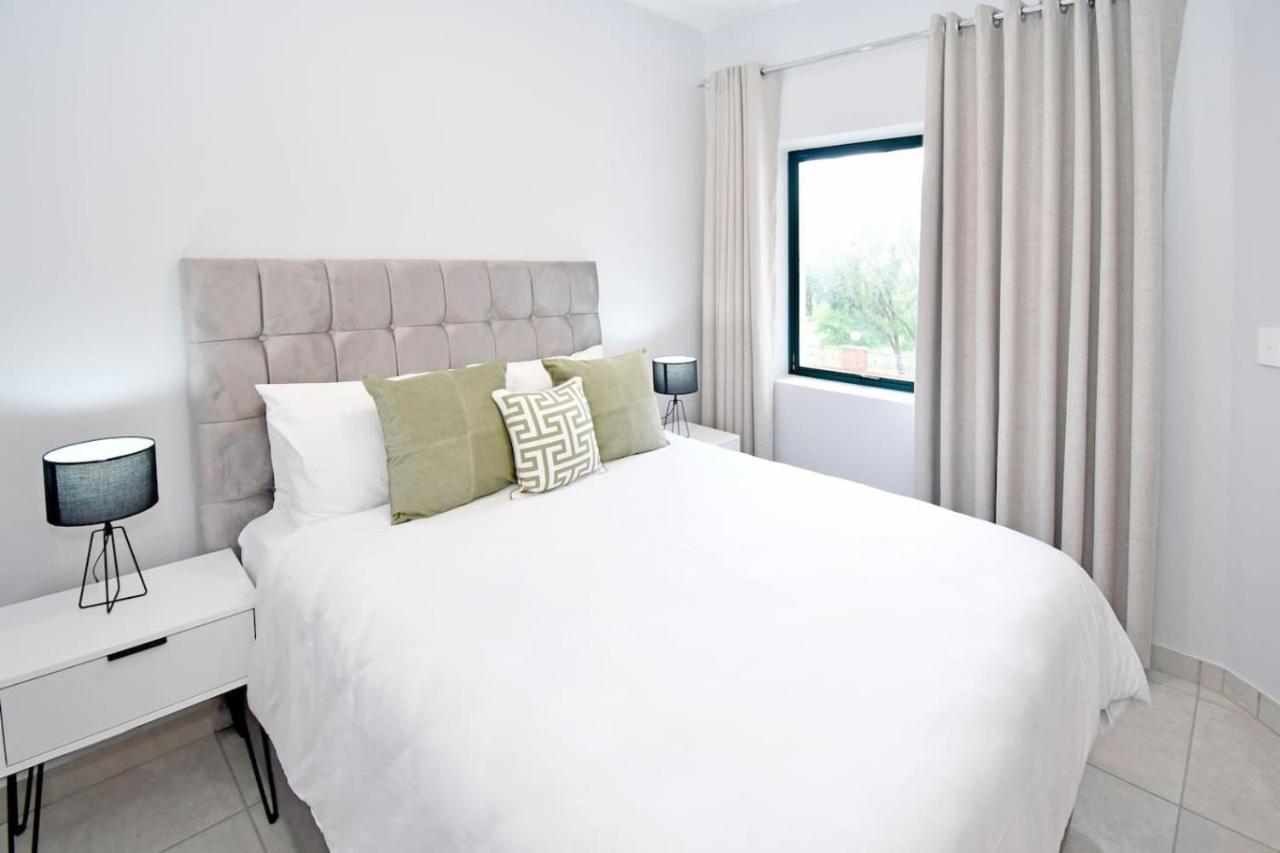 Stylish Slick 2239 Two Bedroom In Circa Illovo - Bed and Breakfast Johannesburg