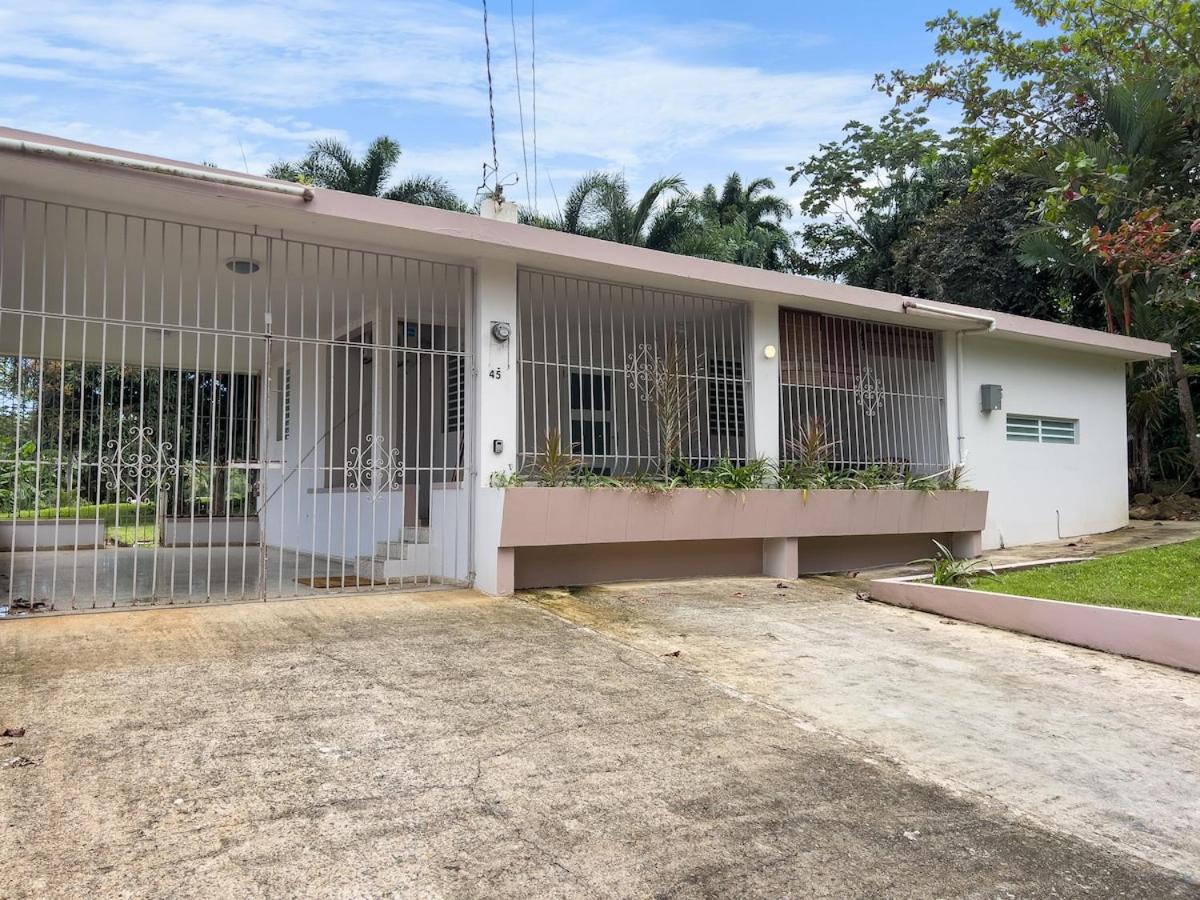 Casa Luquillo Cozy Retreat House With Pool n Tub - Chambres d'hôtes Luquillo