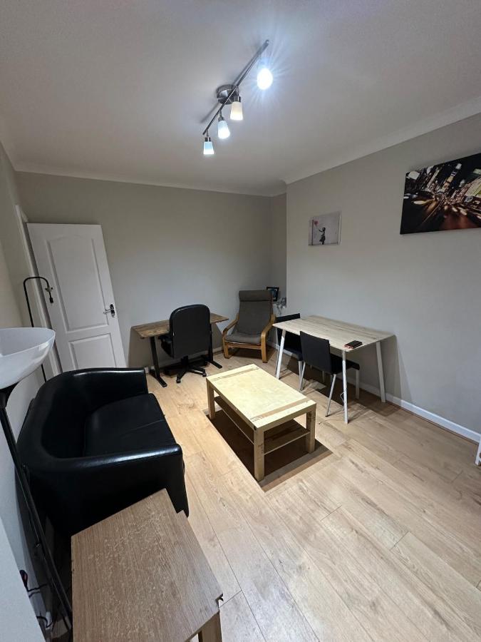 Workers & Families Home- Close to Transport & Town - B&B Porth