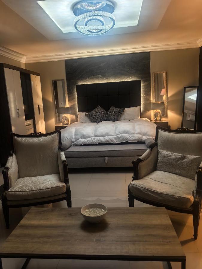 Deluxe King Suite