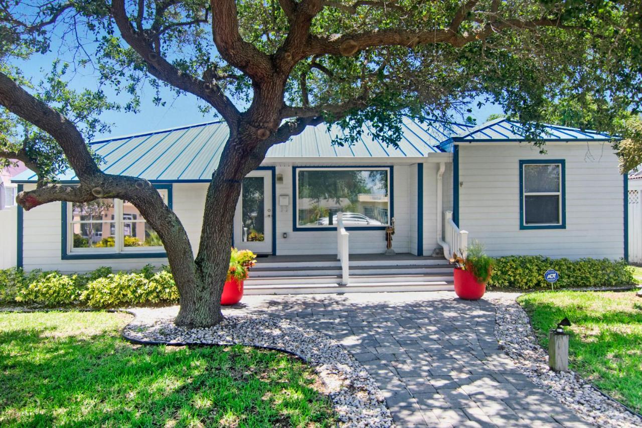 Blue Sky Beach Cottage - Cocoa Beach downtown - B&B Cocoa Beach