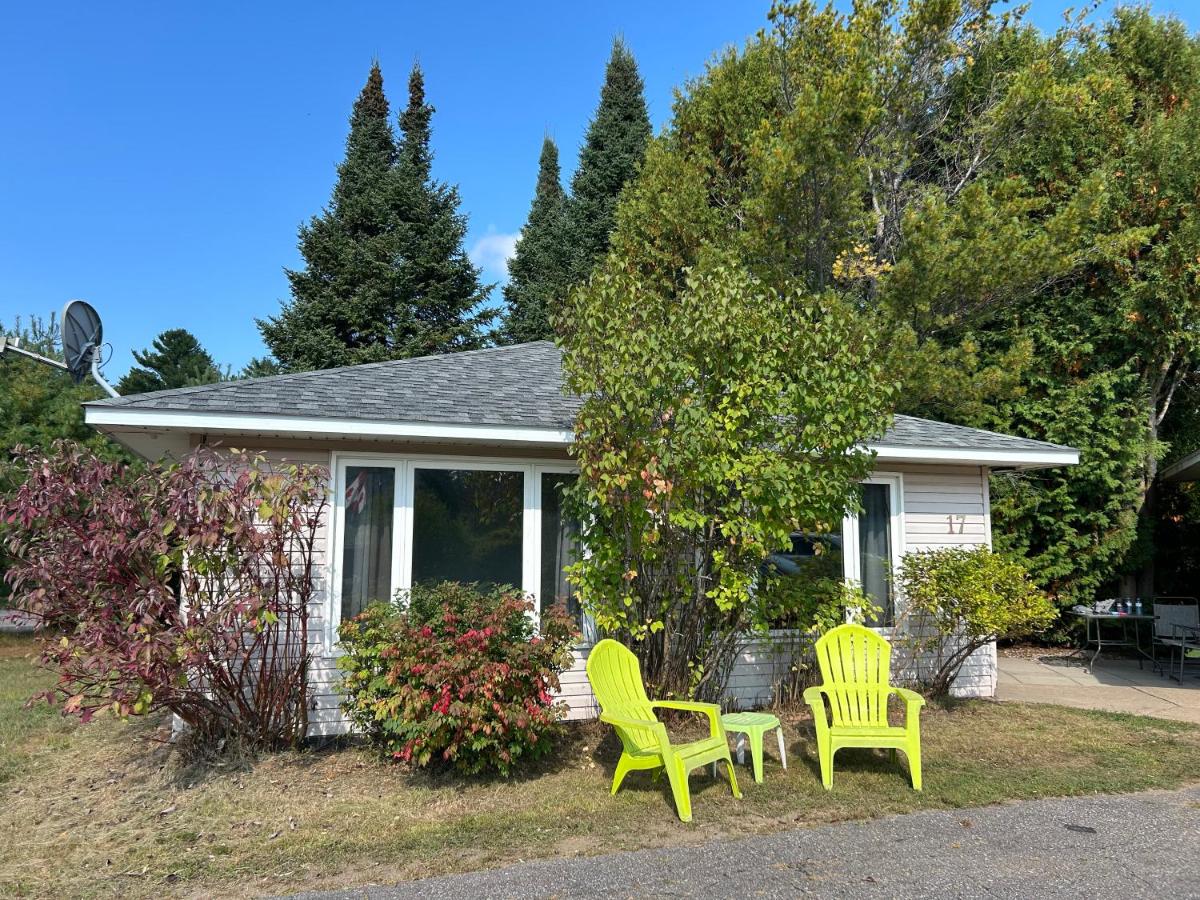 Mountain View Motel - B&B Barry's Bay