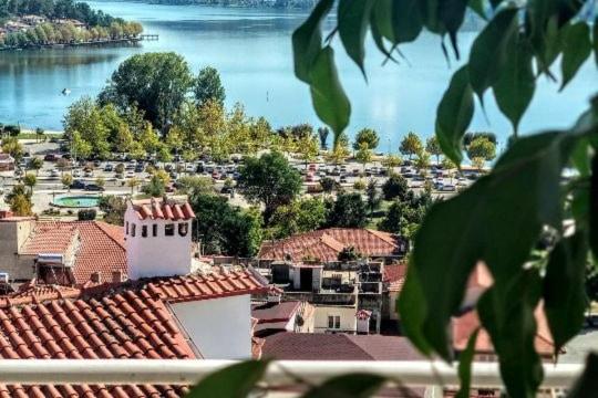 Calm Lake Balcony with a view - Chambres d’hôtes Kastoria