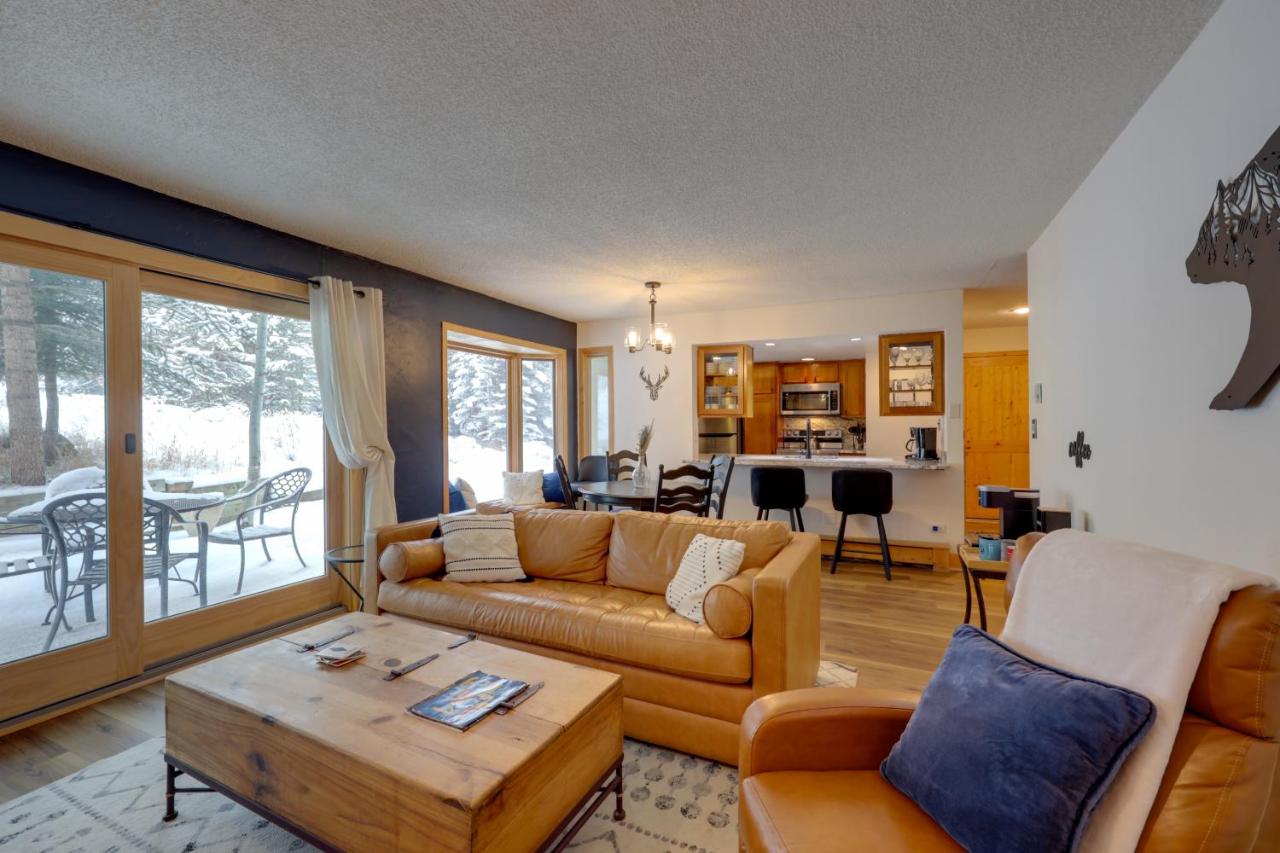 Charming Vail Condo with Patio and Mountain Views - Chambres d’hôtes Vail