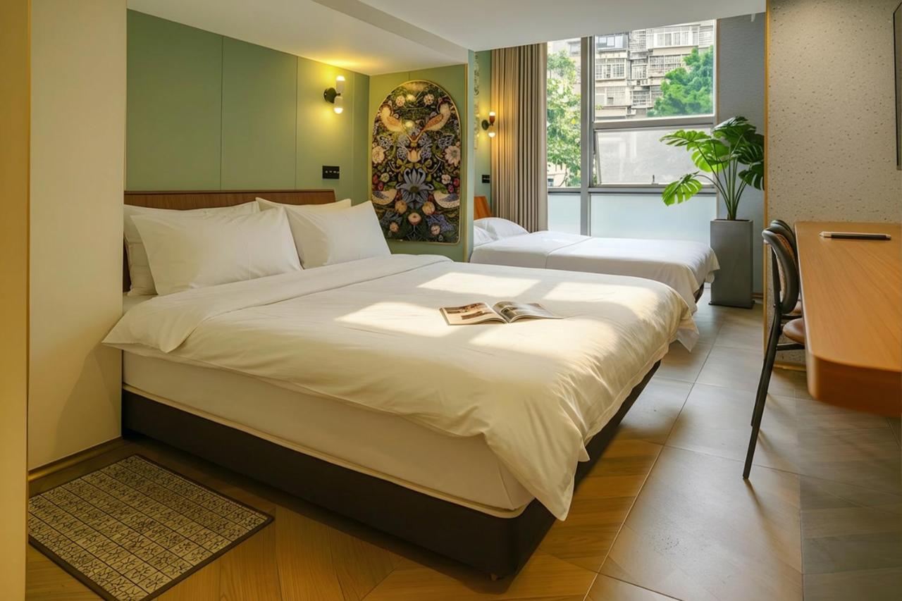 Camera Tripla Superior