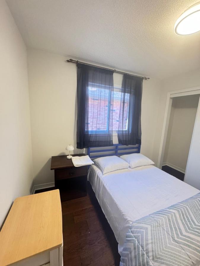 Comfy Bedroom for 2 people - B&B Toronto