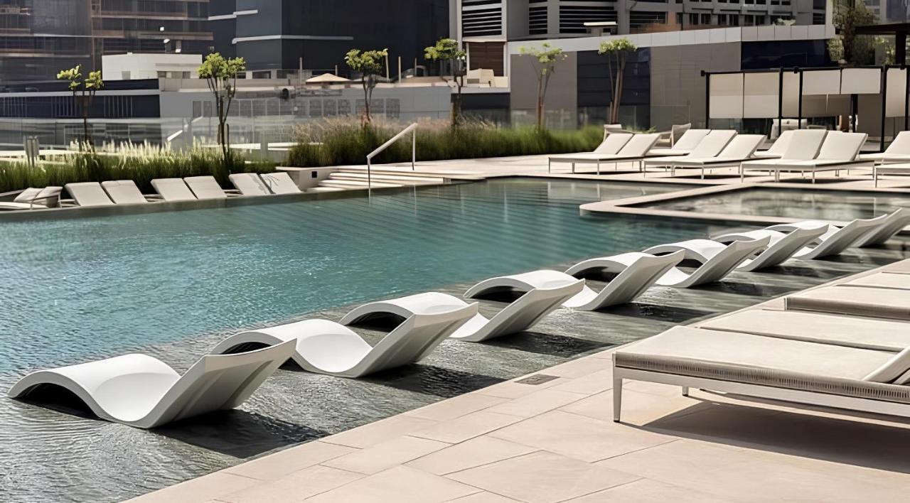 Burj Khalifa and Canal view 2 BDR Apartment - Bed and Breakfast Dubai