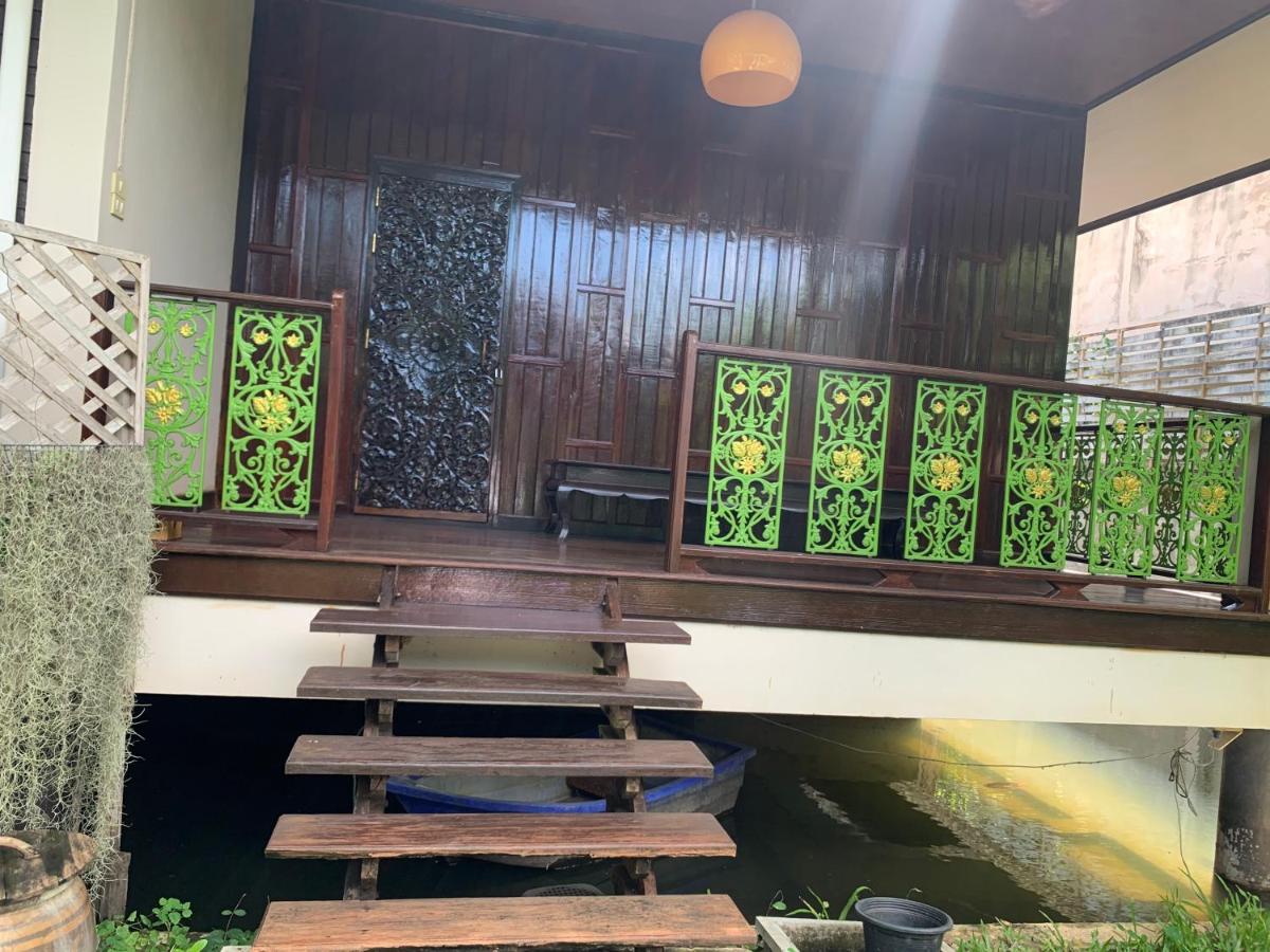 Family Room with Garden View