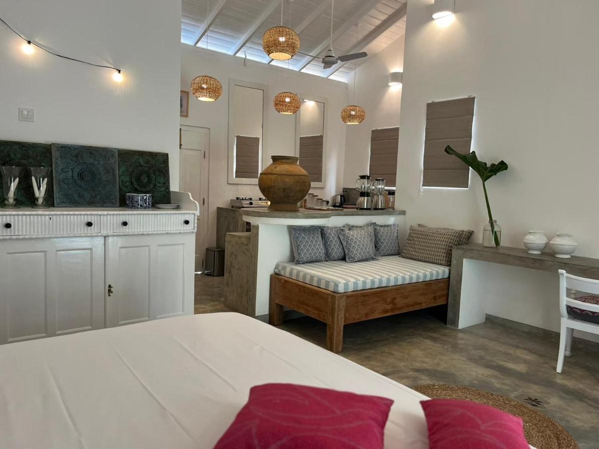 The Pineapple House Unawatuna - Bed and Breakfast Unawatuna