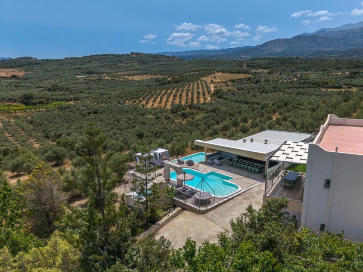 Varimpo Villa, Secluded Wellness & Play Getaway, By ThinkVilla - B&B Melidhónion