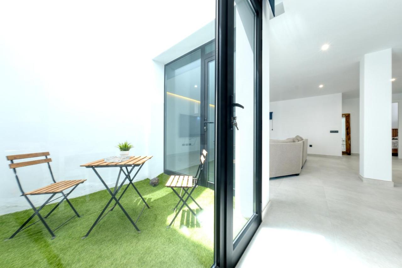 Luxury White House Apartment - By Lanzarote Vacation Homes - B&B Puerto Calero