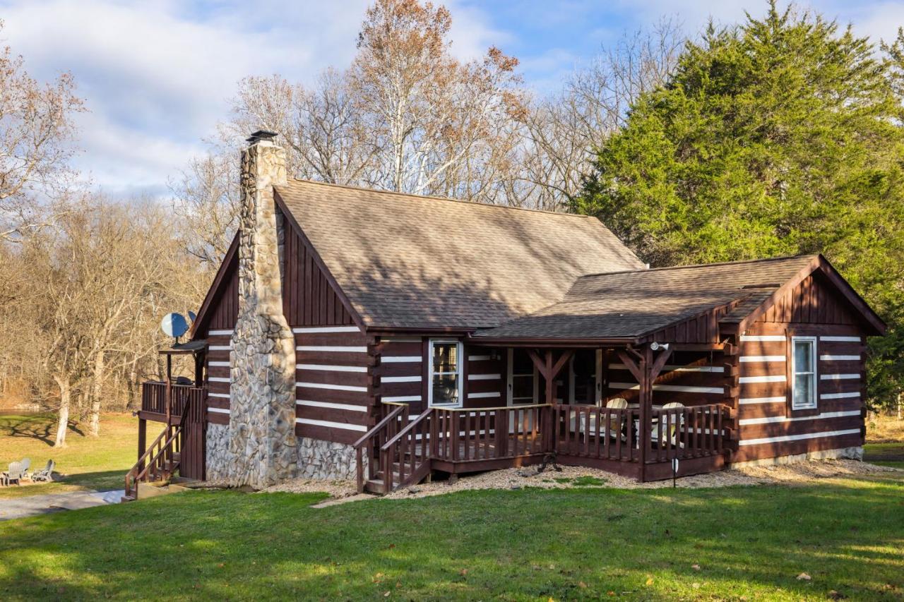 Riverfront w Hot Tub Game Room Fire Pit & More - B&B Maurertown