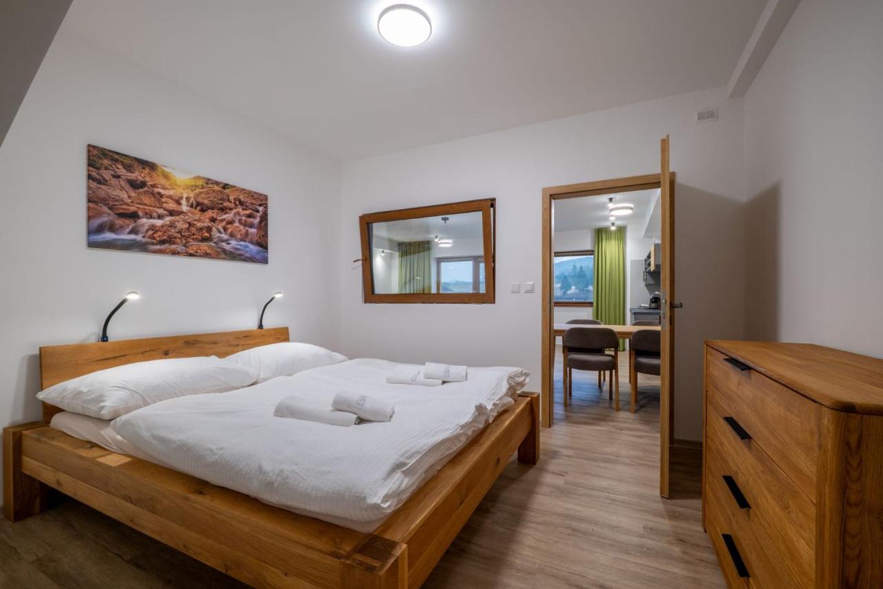 Apartamento de 1 dormitorio con vistas a la piscina