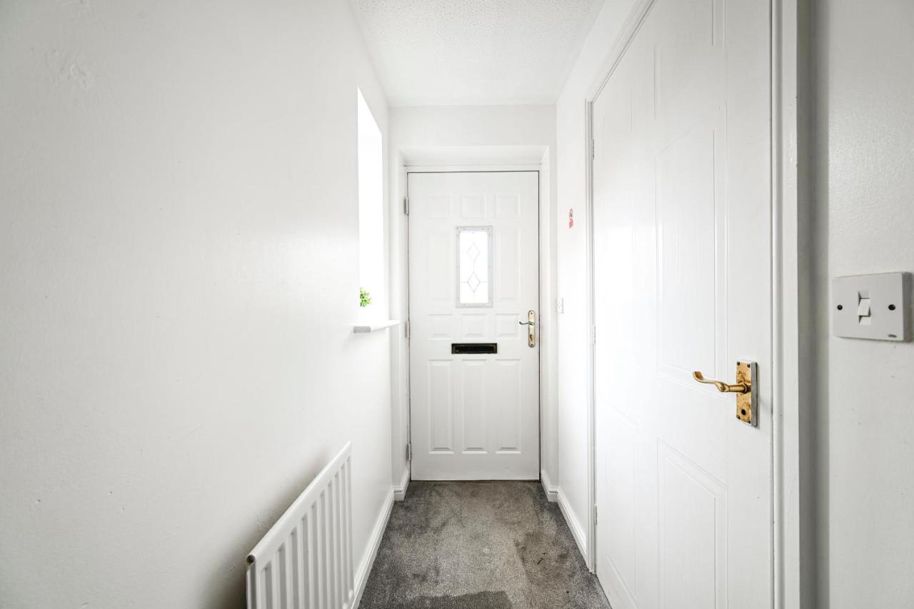 Modern London Home - 3 BED, Sleeps 7, Parking & Games - B&B Thamesmead