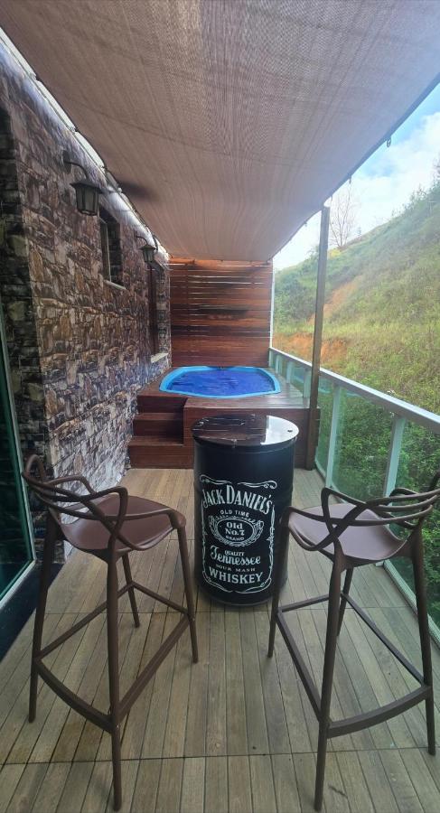 Apartamento com vista para piscina com hidromassagem e aquecedor - Bed and Breakfast Cataguases