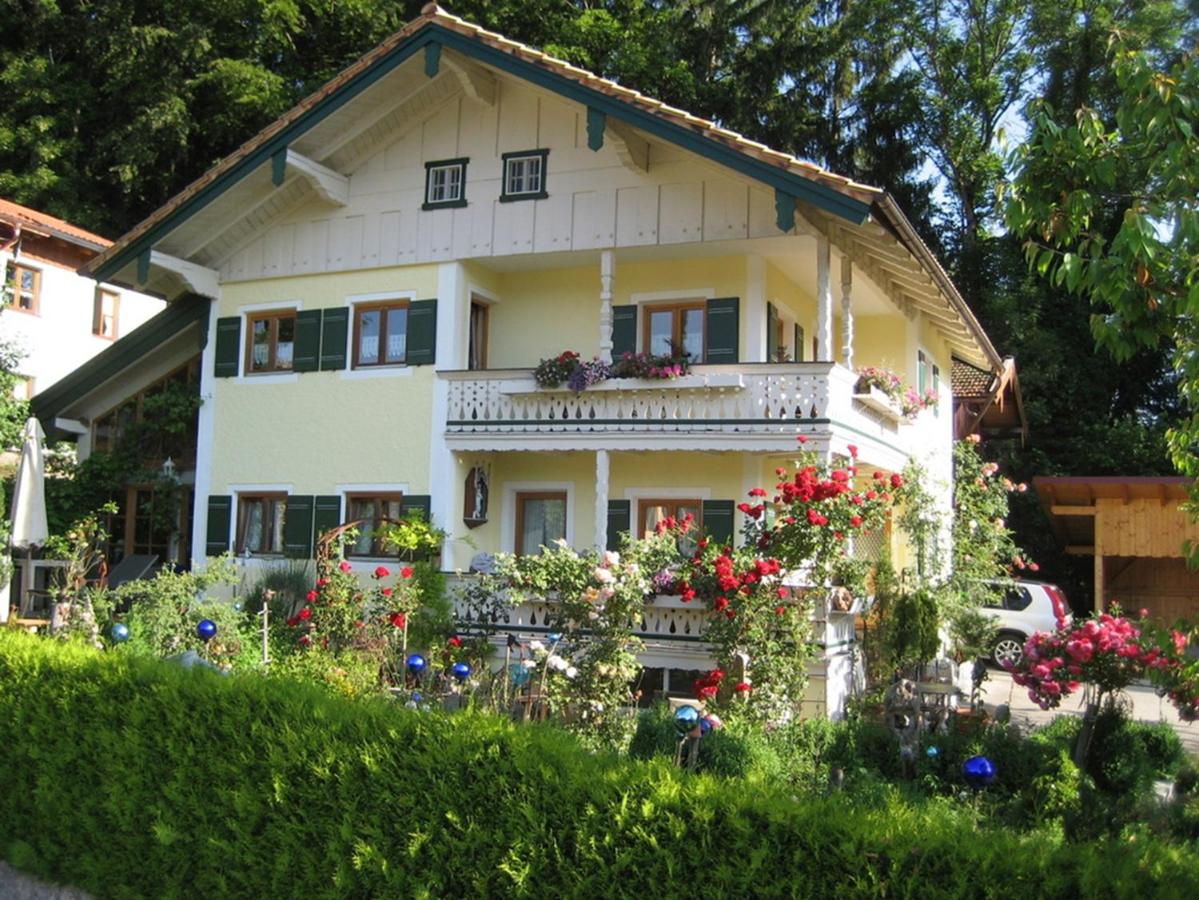 Ferienwohnung Burghartswieser inkl. Chiemgaukarte - B&B Ruhpolding