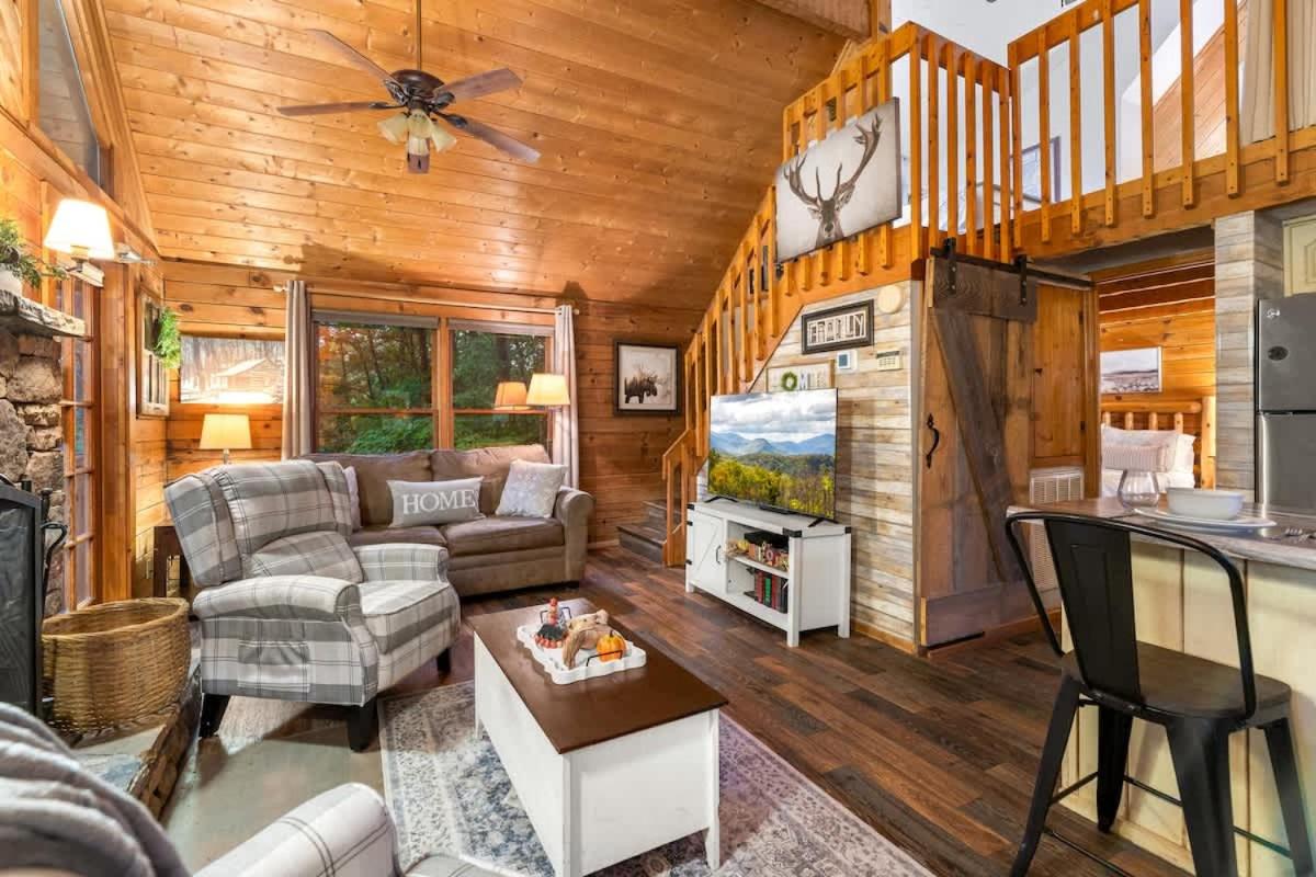 Secluded Cozy Cabin with Hot Tub & Fire Pit - Ferienwohnung Pigeon Forge