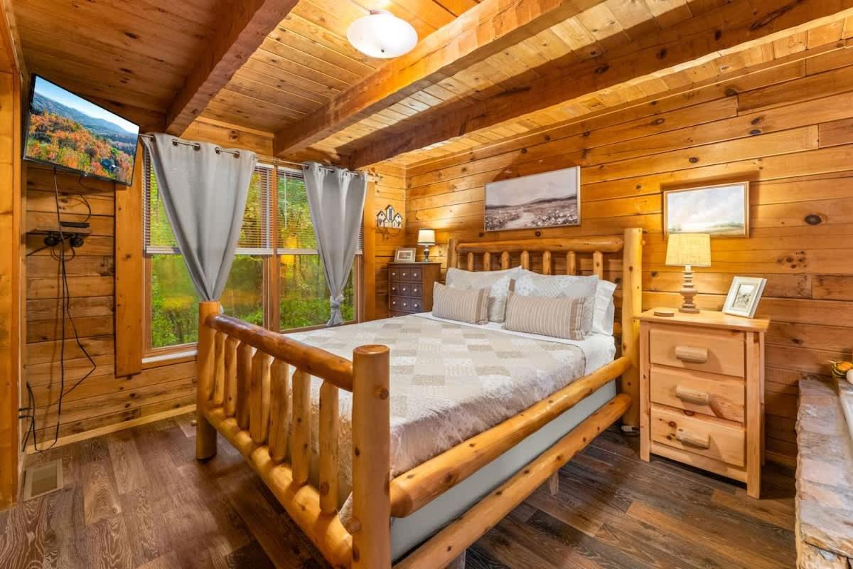 Secluded Cozy Cabin with Hot Tub & Fire Pit - Ferienwohnung Pigeon Forge