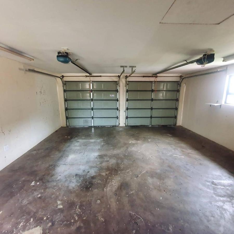 Mufasa's Executive Group Cottage - B&B East London