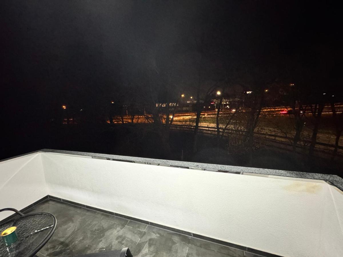 Modern Apartments, Wohnung Nr 3, nahe Schalke Arena, Zentral zur Autobahn A42 und A2, Ferienwohnung, Monteurwohnung - Chambres d’hôtes Gelsenkirchen