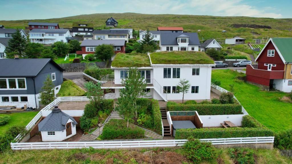 Exclusive Modern Villa with Panoramic Views - Ferienwohnung Vestmanna