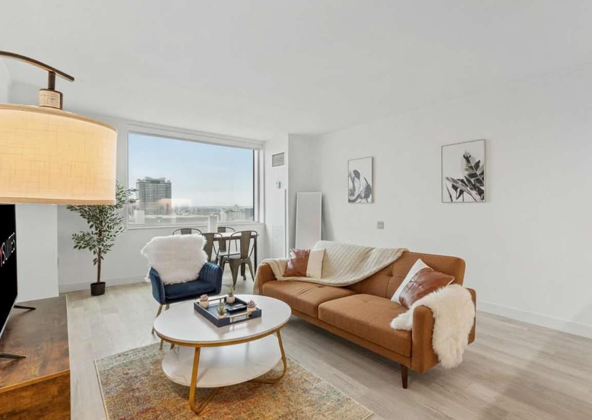 Sleep 6 Stylish 1BR 2BA Beachfront CozySuites - Chambres d’hôtes Atlantic City