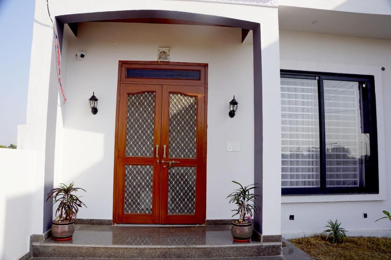 Meg's Homestay - B&B Jairāmpura