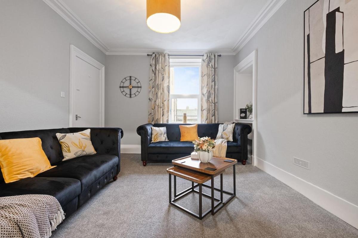 Leo Apartment - 4 Bedroom Flat in Nairn - B&B Nairn