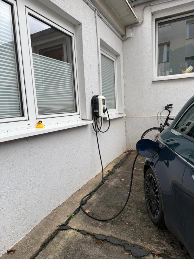 1 Zi Whg on Top gemütlich möbliert an der Universitätsklinik, eigener Parkplatz,große Wohnküche, bei Schäden zuhaus, Krankenbegleitung, 2 Min zur Ostsee, Uni, City - B&B Kiel