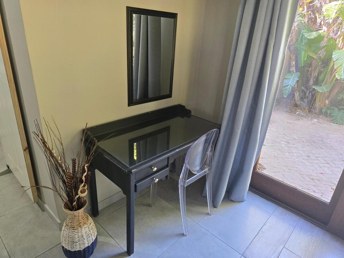 Honeywood Stays "Cozy Corner" - Near Airport, Fast Wi-Fi & Secure Parking - Chambres d'hôtes Port Elizabeth
