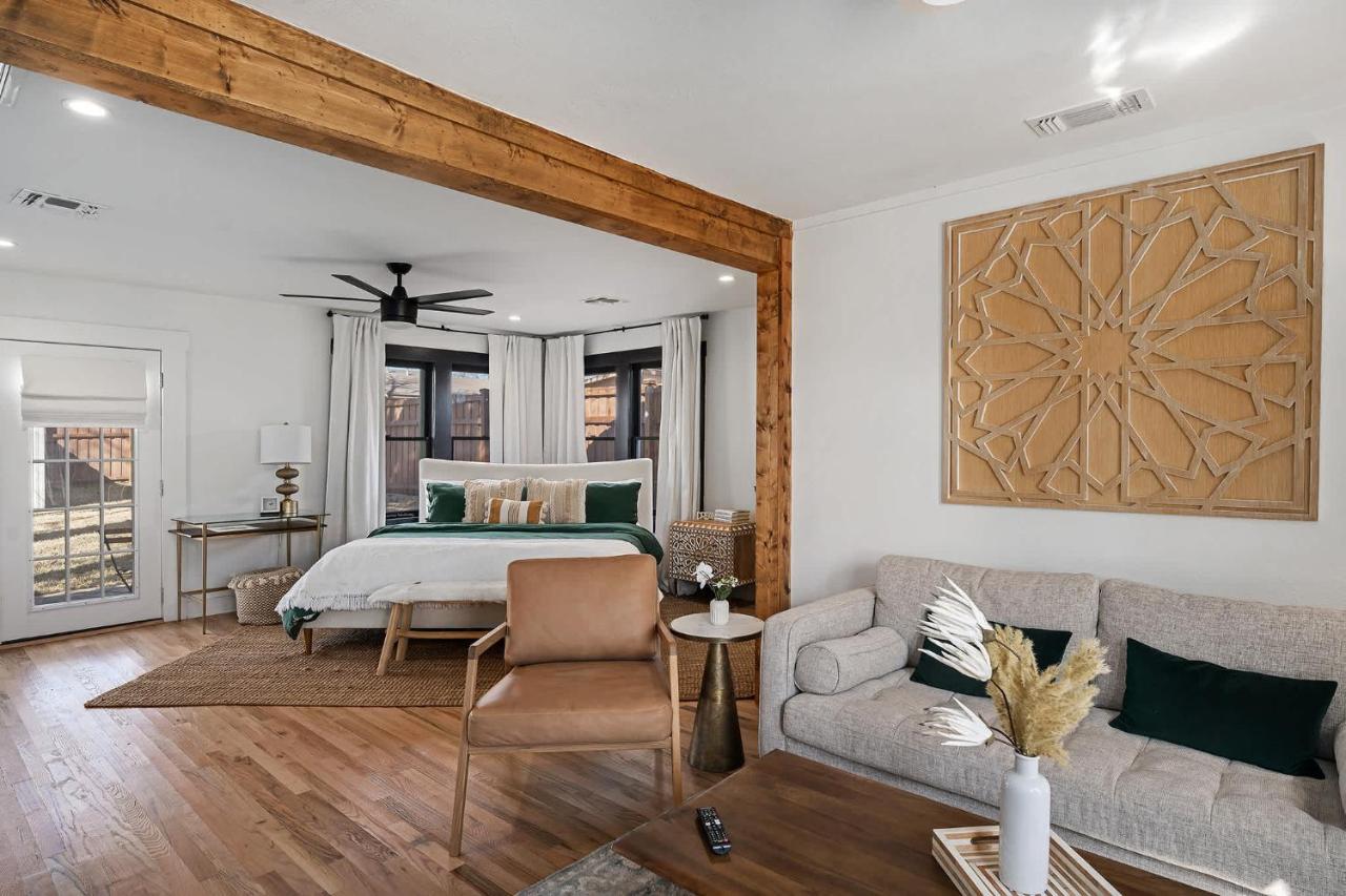 Ruth's Place - Walk to Main Hot Tub & Fire Pit - B&B Fredericksburg