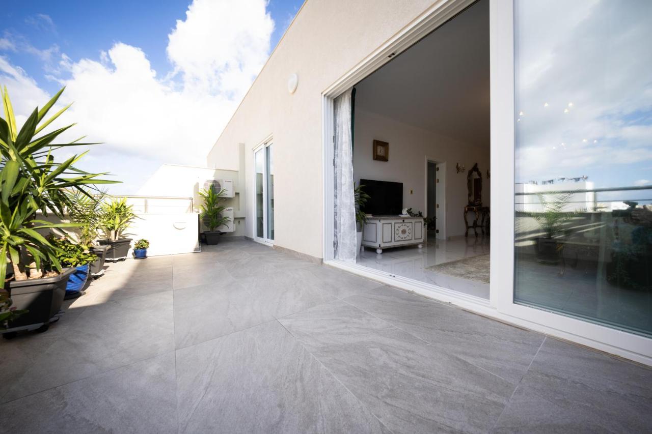 Sea View Luxury Boutique Penthouse St Pauls Bay - Bed and Breakfast San Pawl il-Baħar
