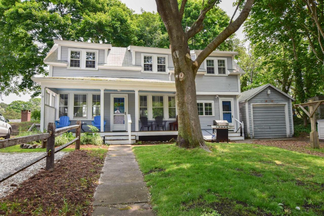 Walk to Restaurants Shopping & Harbor - B&B Wellfleet