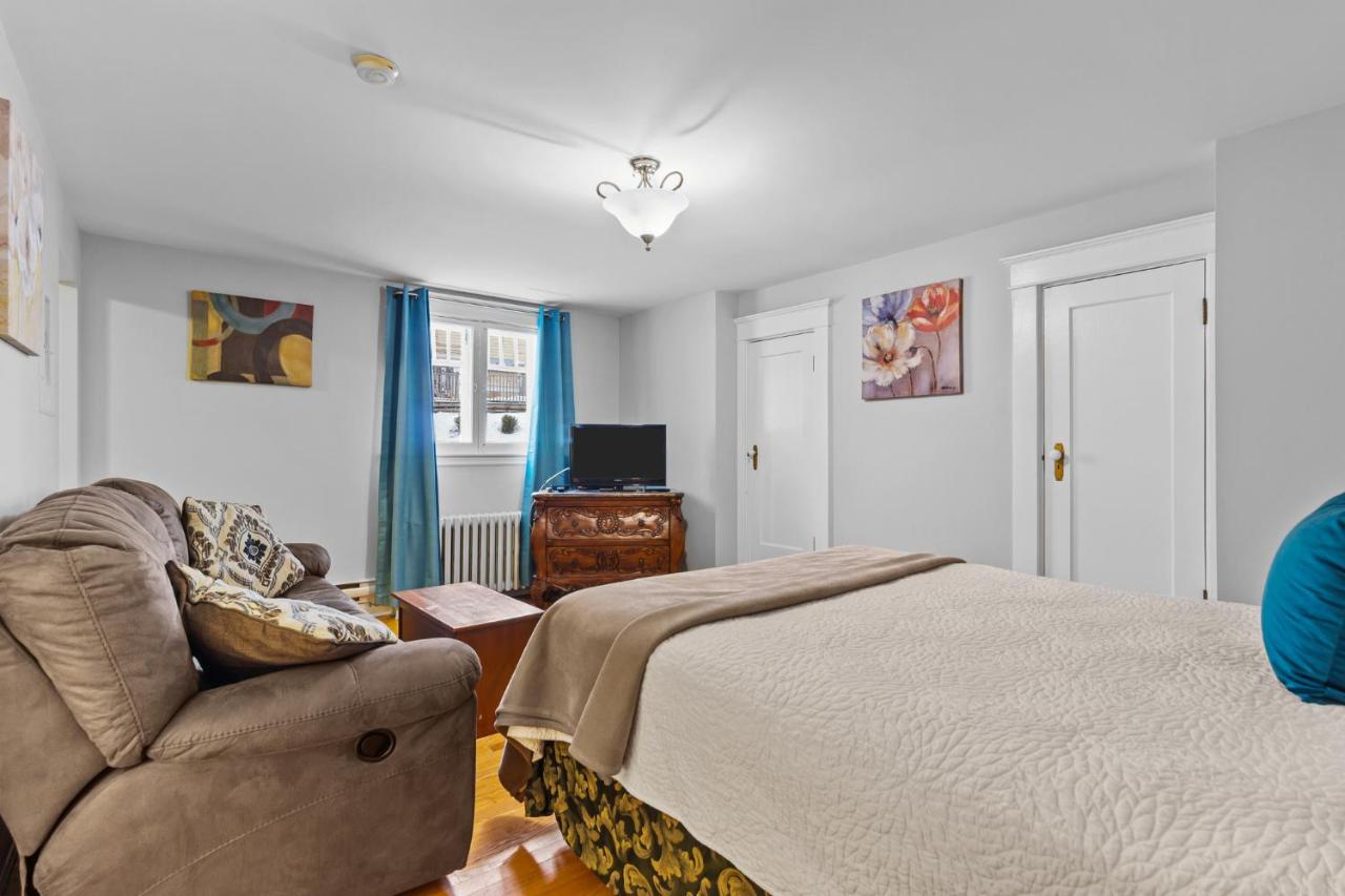 Modern Manor Studio WiFi Parking - B&B St. John's